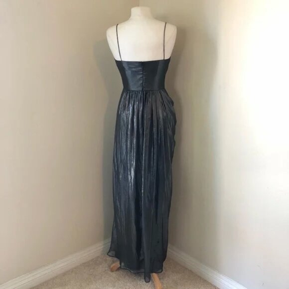 ❤️ Vera Wang Metallic Silver Gown - Picture 6 of 9